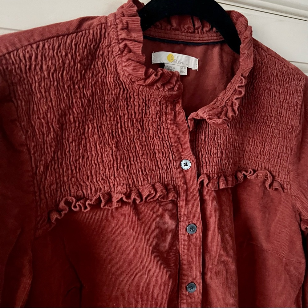 Boden Smocked High Neck Shirt in
Red Oak Corduroy, Size 6 - Picture 6 of 15